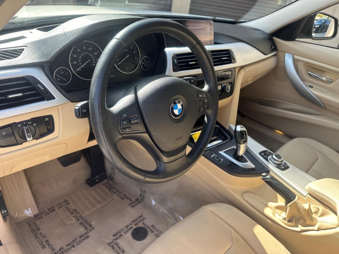 2012 WHITE /Tan BMW 3-Series Leather (WBA3C1C59CF) with an 4 Cylinder engine, Automatic transmission, located at 30 S. Berkeley Avenue, Pasadena, CA, 91107, (626) 248-7567, 34.145447, -118.109398 - Low Miles!! this 2012 BMW 3-Series 328i Sedan looks and drives well. Are you in search of a reliable and stylish vehicle in Pasadena, CA, but concerned about your credit history? Look no further! We have this impressive 2012 BMW 3-Series 328i Sedan with low miles available at our dealership. We unde - Photo#11